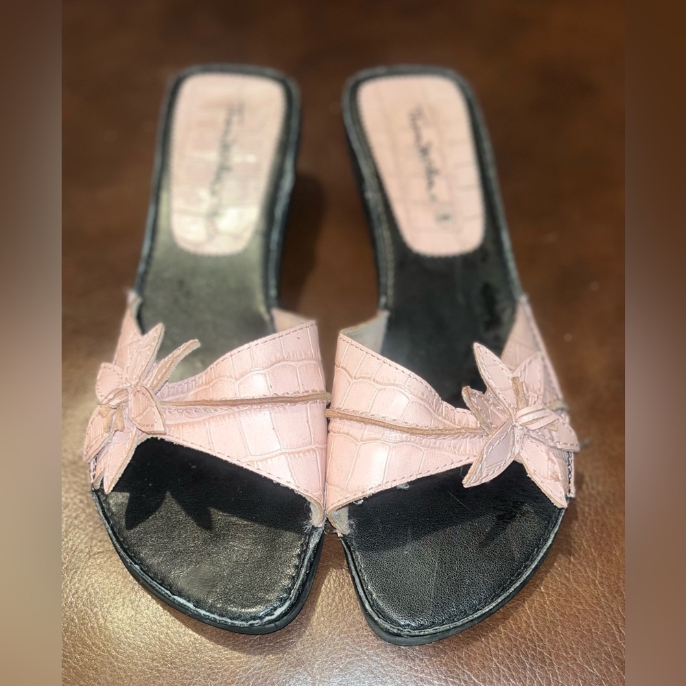 Thomas McAn 100% Leather Pink Snake print sandals Size 6